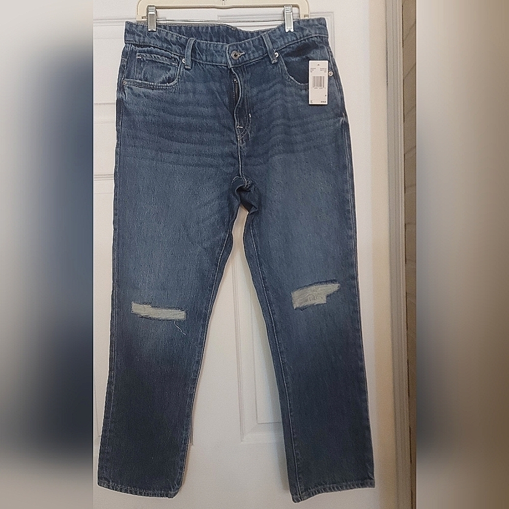 Effortless Street Style Buffalo David Bitton Relaxed Boyfriend Jeans Distressed